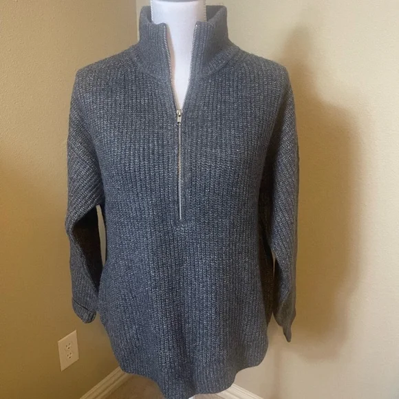 NWT Vince Camuto size large knitted zip front sweater - Picture 1 of 6